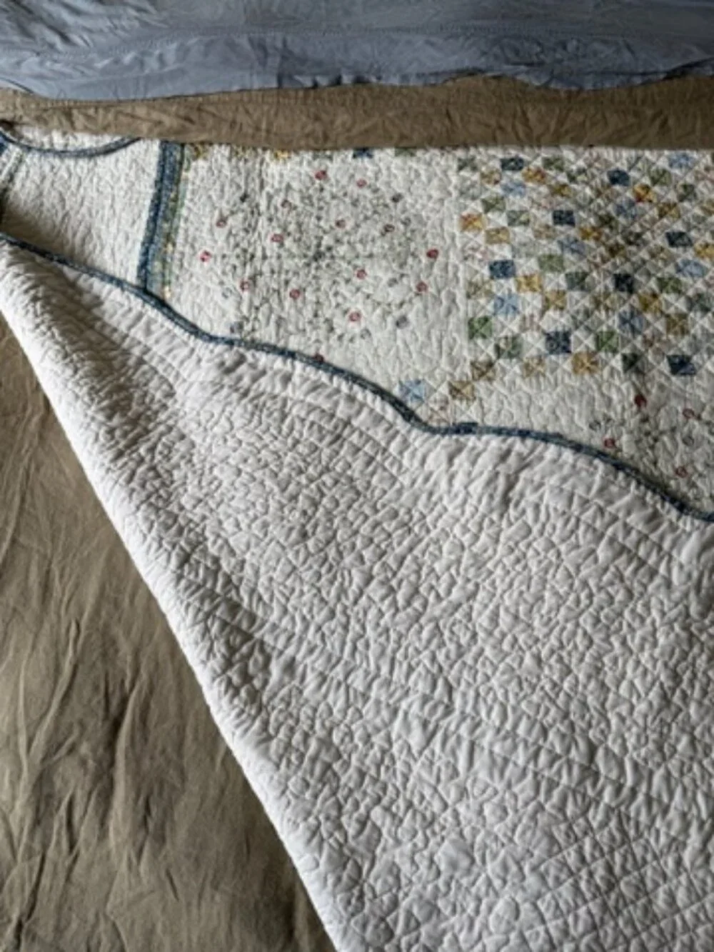 Nostalgia Home Emily Quilt Set with Matching Pillow Shams